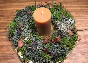 Tying an Advent wreath as a team